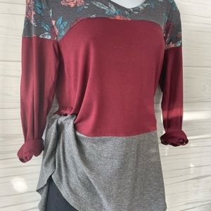 Maurice’s Charcoal & Maroon Floral Triple colored 3/4 Sleeve T-Shirt.